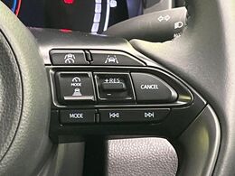 【レーダークルーズコントロール】高速道路での長距離走行が楽に！！自動で速度を保つクルーズコントロールが、衝突軽減システムと連携し、前方の車両を感知して車間を保つように速度調節してくれます！！