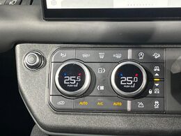 電子制御エアサスペンション　さまざまな状況と運転者の選択に基づいて車高を上げ下げします。乗り降りの際に車高を自動で下げることもできるので便利です。