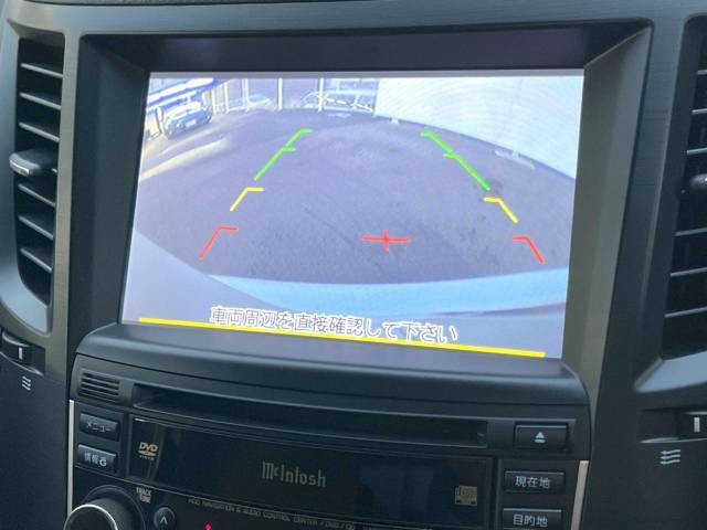 【バックカメラ】駐車時に後方がリアルタイム映像で確認できます。大型商業施設や立体駐車場での駐車時や、夜間のバック時に大活躍！運転スキルに関わらず、今や必須となった装備のひとつです！