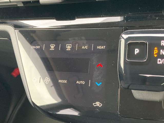 【オートエアコン】一度お好みの温度に設定すれば、車内の温度にあわせて温度や風量を自動で調整！暑さ寒さにあわせ、何度もスイッチ操作をする必要はありませんので、快適な車内空間には必須です♪
