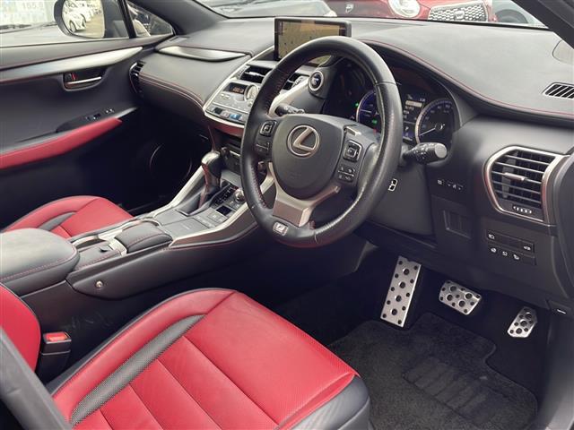 【運転席】『運転席周辺』の画像になります。写真の内容に関してご不明点、ご質問等がございましたらお気軽にガリバー店舗までお問い合わせください。