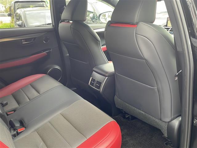 【後部座席】『後部座席周辺』の画像になります。写真の内容に関してご不明点、ご質問等がございましたらお気軽にガリバー店舗までお問い合わせください。