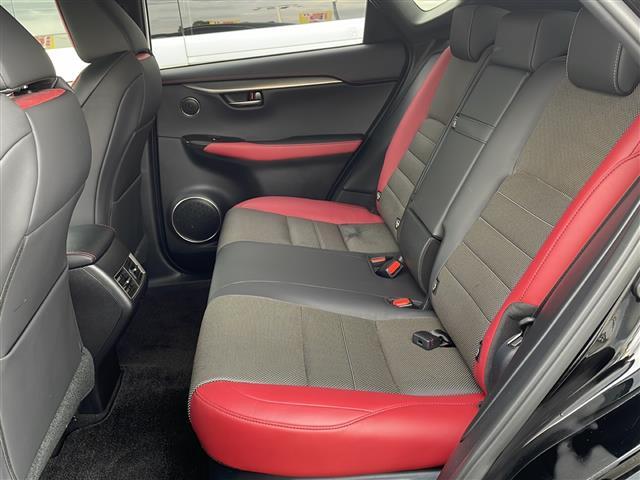 【後部座席】『後部座席周辺』の画像になります。写真の内容に関してご不明点、ご質問等がございましたらお気軽にガリバー店舗までお問い合わせください。