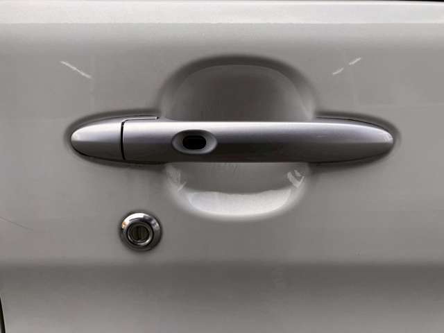 お車の状態は内外装共にとても綺麗な状態を保っておりますので私共でも自信を持ってお薦め出来る1台です！！