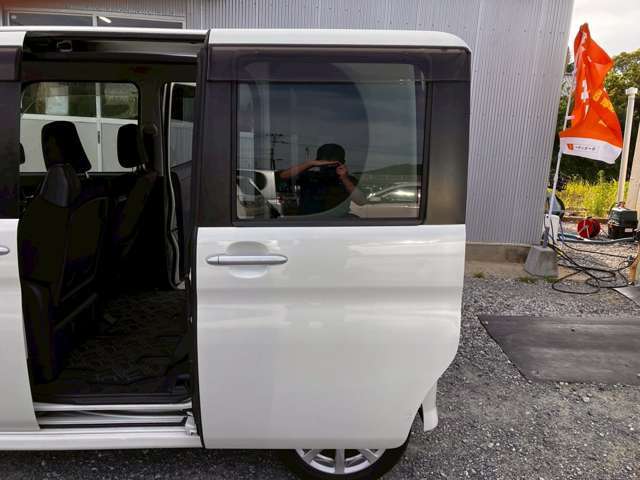 お車の状態は内外装共にとても綺麗な状態を保っておりますので私共でも自信を持ってお薦め出来る1台です！！