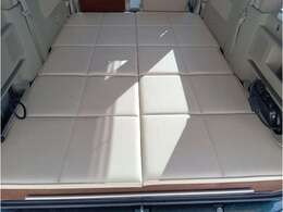 車中泊ベッド　※後部座席使用の際は収納できます