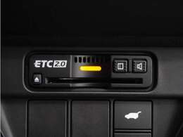 ◆ETC2.0装着◆進化したドライブ体験。料金収受システムだけだったETCが生まれ変わって、高速道路を賢く使うETC2.0に進化しました。多彩な情報サービスが便利で快適なドライブ体験を提供します。