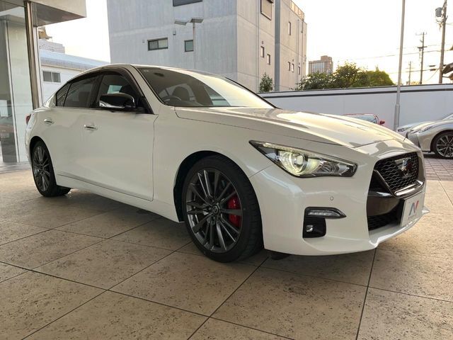 大好評のボディコーティング「弾スプラッシュコート」もご納車までに施工可能。通常のガラスコートと異なる、耐久年数6年の無機質ガラスコーティングが、ボディをキレイな状態に保ってくれます。
