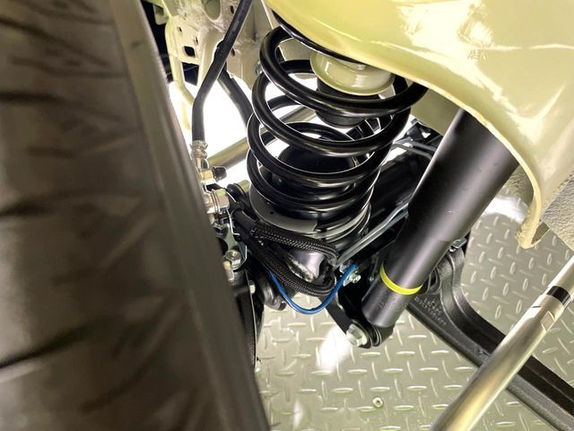 お車を安心してお乗りいただく為には、足回りの定期点検が欠かせません。サービスサポート（有償保証）では無料点検もご提供しており、安心のカーライフをお過ごしいただけるサポート体制が整っています。