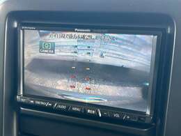 カラーバックカメラが装備されております♪後方の障害物や停止位置の確認にとても便利です♪アシストラインも表示されるので感覚もつかみやすいです♪