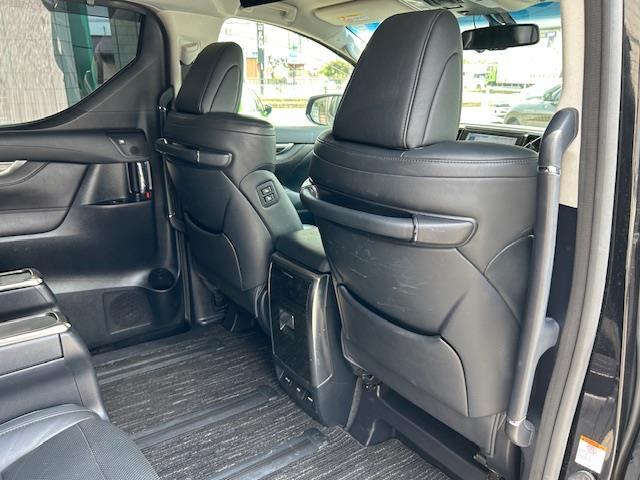 【フロアマット】車内を綺麗に保つのには必須のアイテムです。当店ではフカフカな新品マットも絶賛取り扱い中！ぜひご相談くださいませ。