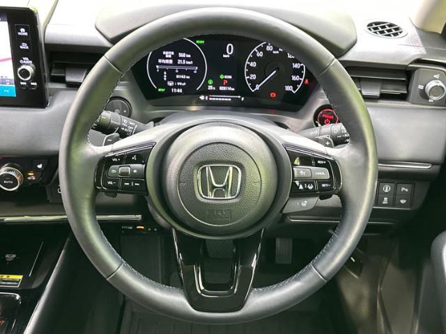 WECARSの展示場では実際に見て、触ってお車をお選びいただけます！知識の豊富な営業スタッフが様々なカーライフをご提案いたします！
