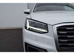 LEDヘッドライトは、太陽光に近い色温度を持つビームによりクリアな視界を確保すると同時に、キセノンヘッドライトよりもさらに少ない消費電力を実現。寿命も長く、基本的にはメインテナンスフリーです。