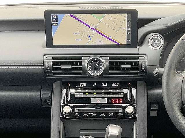 ■純正SDナビ/フルセグTV/パノラミックビューモニター/CD/DVD再生可/ブルーレイ/AUX/USB/Bluetooth/プレミアムサウンドシステム/前席左右独立調整機能付きオートエアコン！