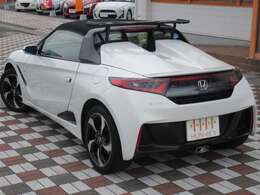 斜め後ろからみても素敵なお車です！