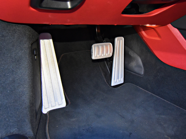 Pedals and footrest in aluminium