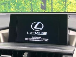 【純正ナビ】人気の純正ナビを装備しております。ナビの使いやすさはもちろん、オーディオ機能も充実！キャンプや旅行はもちろん、通勤や買い物など普段のドライブも楽しくなるはず♪