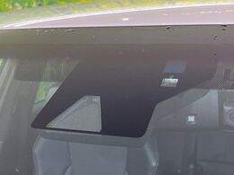 【プリクラッシュセーフティ】前方の車両等を検知し、衝突しそうな時は警報で注意を促し、ブレーキを踏む力をサポート。ブレーキを踏めなかった場合は衝突被害軽減ブレーキが作動、衝突回避をサポートします。