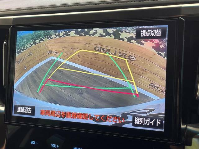 【バックカメラ】駐車時に後方がリアルタイム映像で確認できます。大型商業施設や立体駐車場での駐車時や、夜間のバック時に大活躍！運転スキルに関わらず、今や必須となった装備のひとつです！