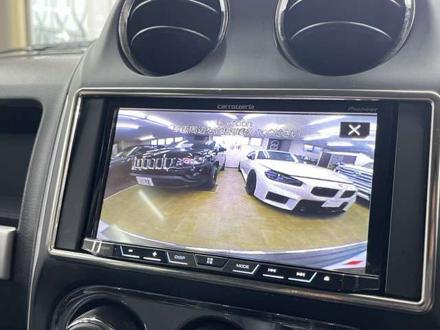 バックカメラ付きですので車庫入れ時もご安心下さい。