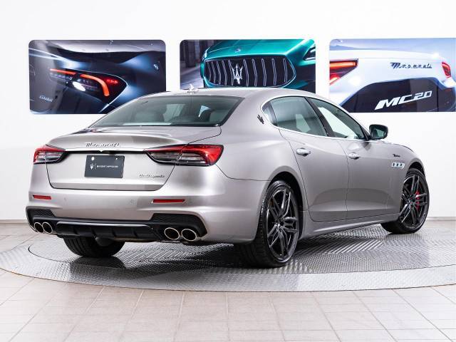 Quattroporte　モデナ　430馬力（カタログ値）純正OP総額：￥2，270，000　サンルーフ　21アトランテホイール　ベンチレーション　アルカンターラルーフ　B＆W　メタリックペイント