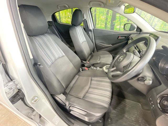 運転席シート廻りは使用感も少なく、良好な状態となっています。丁寧に使われていたことがよくわかりますね。