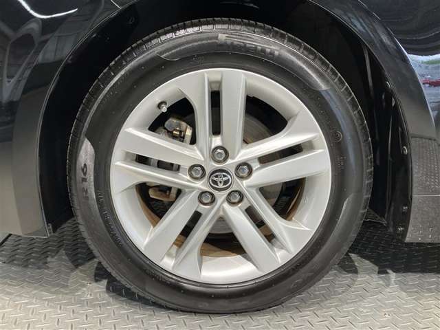 【タイヤ・ホイール】205/55R16の純正アルミタイヤになります。スタッドレスタイヤもこのサイズをお求め下さい。