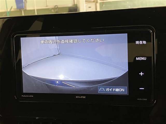 【バックガイドモニター】　車庫入れなど後進運転時に死角をモニターで確認ができて安全です♪　ステアリング操作の参考になるガイド線も表示しますので車庫入れがニガテな方も安心ですネ！