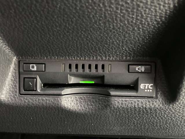 付いているクルマも増えましたが、U-Carではまだまだ付いていればラッキーなETCです。高速道路の料金をお得にするための、便利な装備です。セットアップ後、すぐに利用可能です。