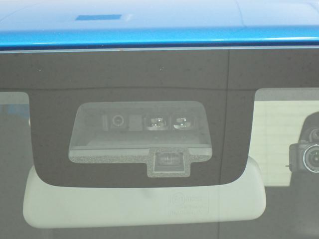 人や車を検知し、衝突の可能性が高まると自動で強いブレーキをかける「デュアルセンサーブレーキサポート」を搭載しています。衝突回避又は衝突の軽減を図ります。