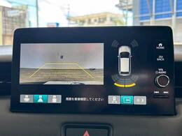 【マルチビューカメラ】を装備しております。全周囲カメラで危険察知。狭い駐車場でも安心して駐車できますね。