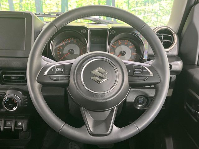 ステアリングも使用感が少なく、きれいな状態となっております♪