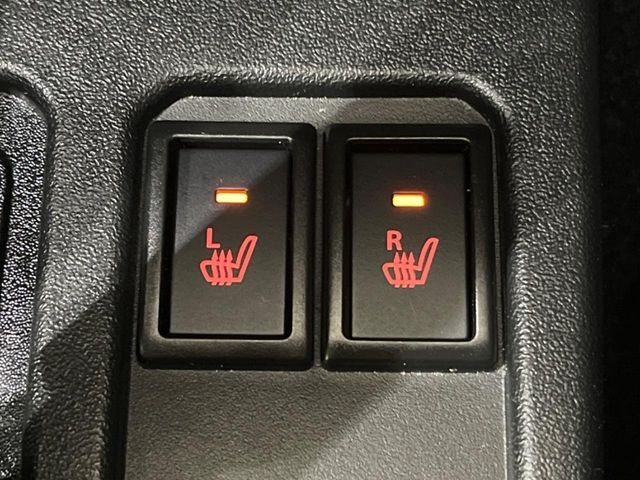 【シートヒーター】寒い日に重宝するシートヒーター！エアコンより早く温まってくれるので寒がりの人も安心ですね♪エアコンの温風は乾燥するから苦手、という方にもをおすすめです。