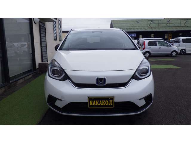 「お客様が自由にお気軽に展示車をご覧頂けるように」が当店の想いです。ご質問等ございましたら、お気軽にスタッフへ一言お掛けくださいませ！