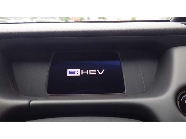 車の速度を測る車速センサーが、トランスミッションの回転周期に比例した電気信号をスピードメーターの表示システムに送信し、それが時速に数値化されて表示されます。