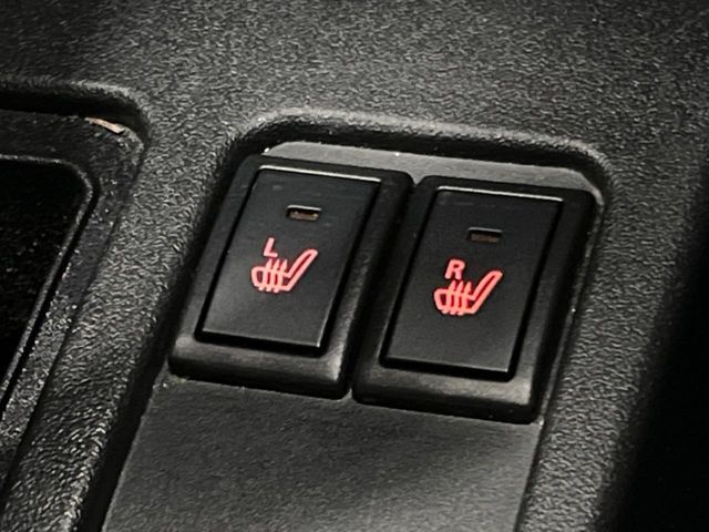 【シートヒーター】寒い日に重宝するシートヒーター！エアコンより早く温まってくれるので寒がりの人も安心ですね♪エアコンの温風は乾燥するから苦手、という方にもをおすすめです。