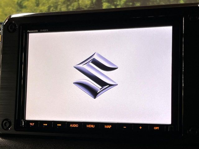 【純正8型ナビ】人気の純正ナビを装備。オーディオ機能も充実しており、Bluetooth接続すればお持ちのスマホやMP3プレイヤーの音楽を再生可能！毎日の運転がさらに楽しくなります！！