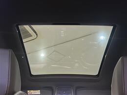 LIBERALAの全国在庫約2,400台※！その中から厳選したお車をご提案！お近くの店舗でのご納車可能！その品揃えと品質に驚くこと間違い無し！※2023年10月現在。売約済みの可能性もございます。