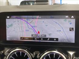 【純正ナビ】一体感のあるナビは、高級感ある車内を演出してくれます。Bluetooth再生などオーディオ機能も充実しておりますので、運転もより楽しめます♪