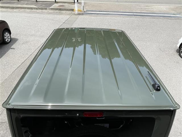 こちらルーフの写真になります。映り込みもしっかりしていて、艶はばっちりです。当店の車両は常に新鮮な状態を保っております。こちらの車両は当店自慢の一台ですので、是非お客様のご来店お待ちしております！