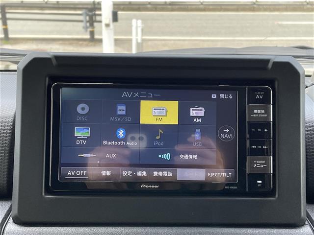 こちらカーナビの写真になります。一通りの装備はついてます。動作確認済みです。詳しい機能に関しましては装備欄を確認ください。ドライブには必須の装備ですよね。個人差はありますが、音の臨場感が素晴らしです！