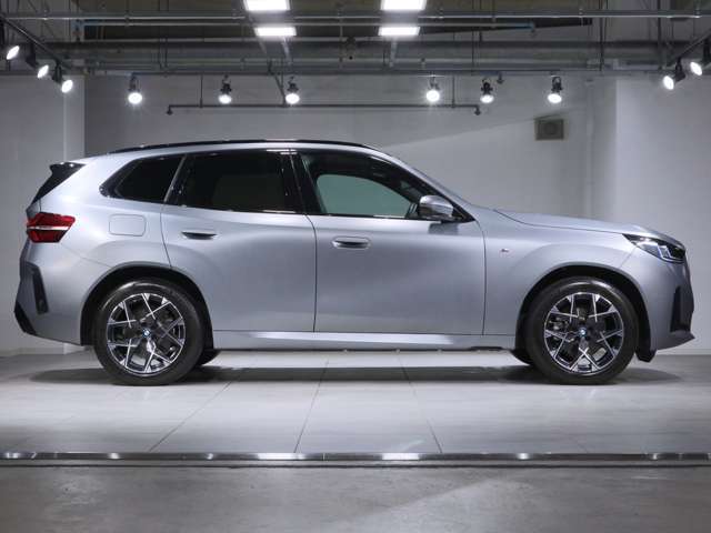 BMW認定中古車は360°チェックリストに従い徹底的にチェック。エンジンやトランスミッション、電気系統やコンピュータ・システムなどを詳細に点検。交換基準に達した部品は整備した後にご納車いたします。