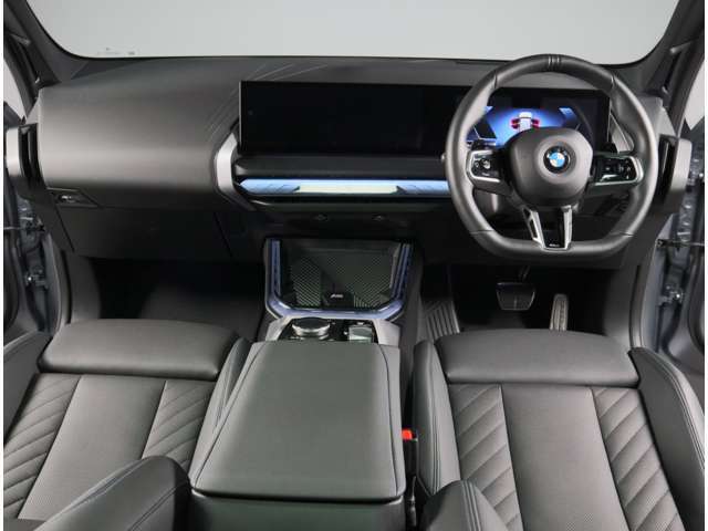 保証期間中に、トラブルが発生した際の緊急連絡を24時間フリーダイヤルでお受けします。応急処置のアドバイスのみならず、出張修理やレッカーなどの手配、さらにはお客様の代替交通手段やホテルの確保を行います。