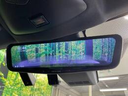 【デジタルインナーミラー】後席の大きな荷物や同乗者で後方が確認しづらい時でも安心！カメラが撮影した車両後方の映像をルームミラー内に表示。クリアな視界で状況の確認が可能です！