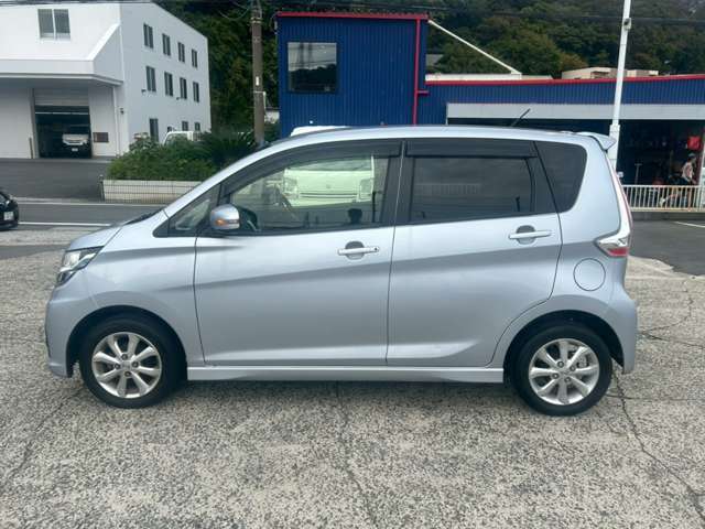 自社陸運局認証工場完備！国家資格車検検査員資格を持った整備士による整備。ステレオ、エアコン等走行に関係のない所も不具合箇所があれば修理してお渡しいたします。