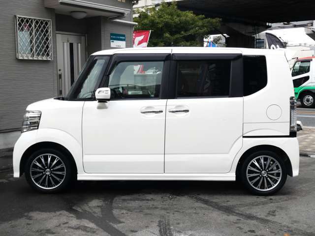 両側電動スライドドアで乗り降りもらくらく！