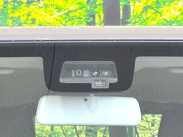 【スズキ　セーフティサポート】走行中に前方の車両等を認識し、衝突しそうな時は警報とブレーキで衝突回避と被害軽減をアシスト。より安全にドライブをお楽しみいただけます。