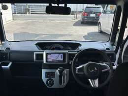 シンプルでカッコよいインパネ周りになってます！