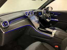 専用のコールセンターに経験豊かなオペレーターが、24時間365日待機。万一の車両トラブルなどが発生した場合、お電話一本で応急処置や車両のけん引、ドライバーや同乗者の方の移動手段手配などサポート。