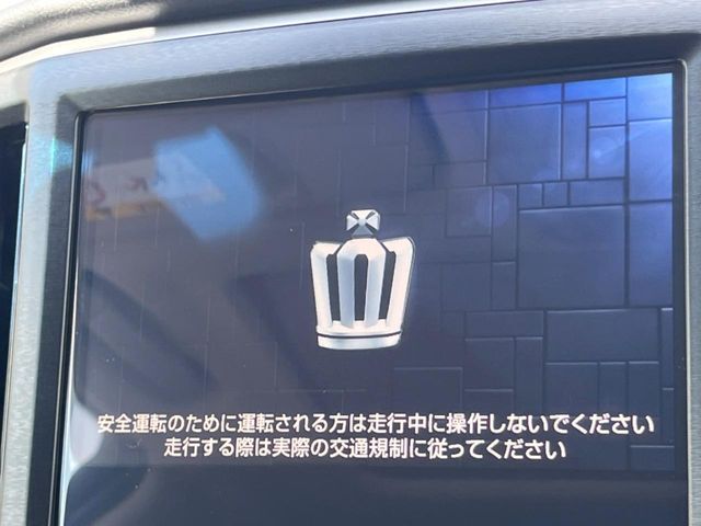 【メーカー純正ナビ】インテリアに溶け込むスタイリッシュな「専用設計」メーカーナビを装備♪視認性や操作性など基本性能にも優れ、より上質なカーライフをお楽しみいただけます。